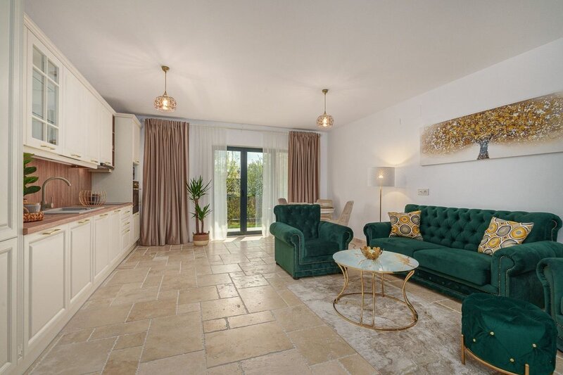 Erou Iancu Nicolae, Baneasa apartament cu gradina