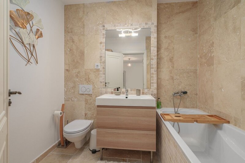 Erou Iancu Nicolae, Baneasa apartament cu gradina